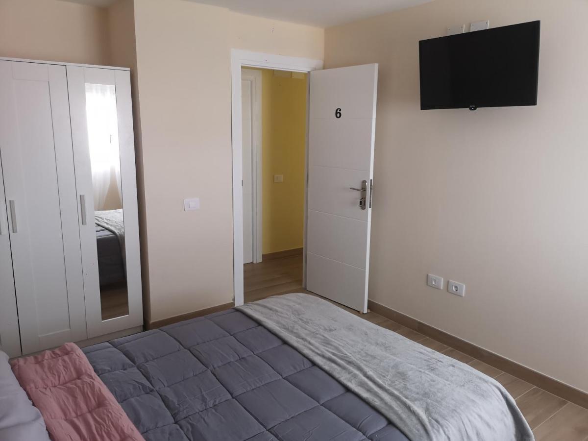 Hostal Mari En La Laguna, Alquiler Habitacion Privada En Hostal, 6 Habitaciones Cerca De La Universidad Y Aeropuerto Norte, 3 Banos Compartidos La Laguna  Exterior foto