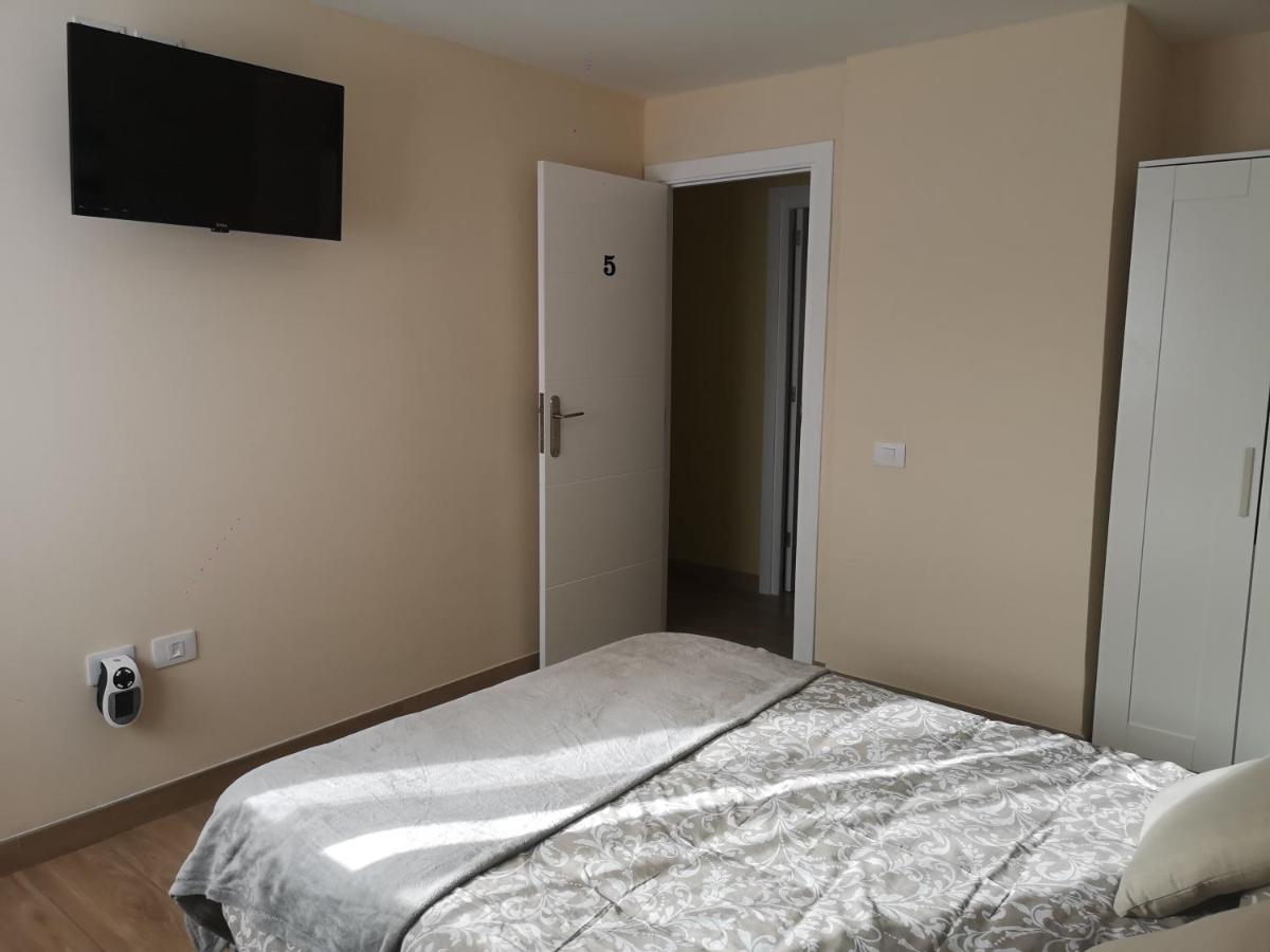 Hostal Mari En La Laguna, Alquiler Habitacion Privada En Hostal, 6 Habitaciones Cerca De La Universidad Y Aeropuerto Norte, 3 Banos Compartidos La Laguna  Exterior foto