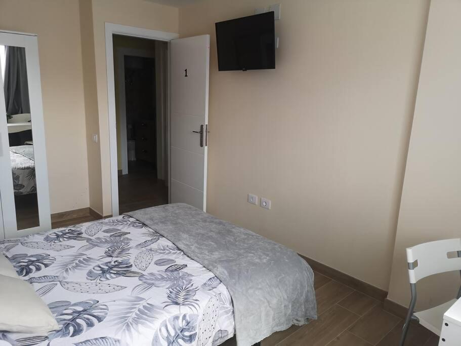 Hostal Mari En La Laguna, Alquiler Habitacion Privada En Hostal, 6 Habitaciones Cerca De La Universidad Y Aeropuerto Norte, 3 Banos Compartidos La Laguna  Exterior foto