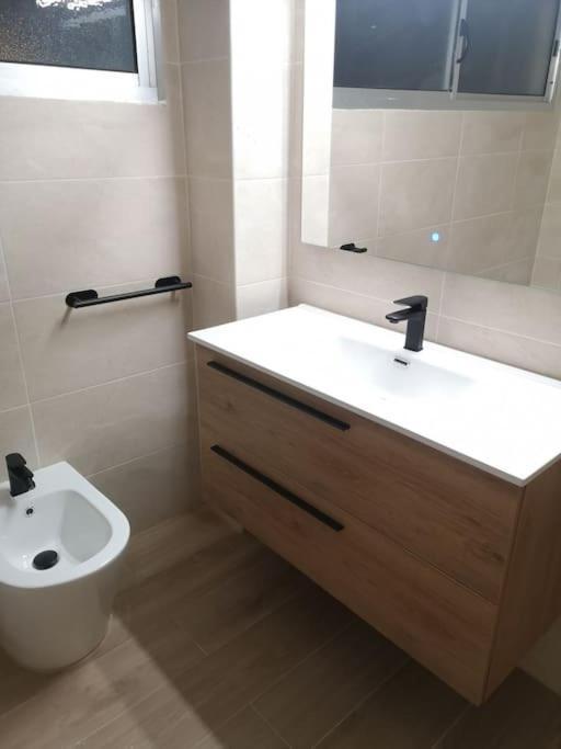 Hostal Mari En La Laguna, Alquiler Habitacion Privada En Hostal, 6 Habitaciones Cerca De La Universidad Y Aeropuerto Norte, 3 Banos Compartidos La Laguna  Exterior foto