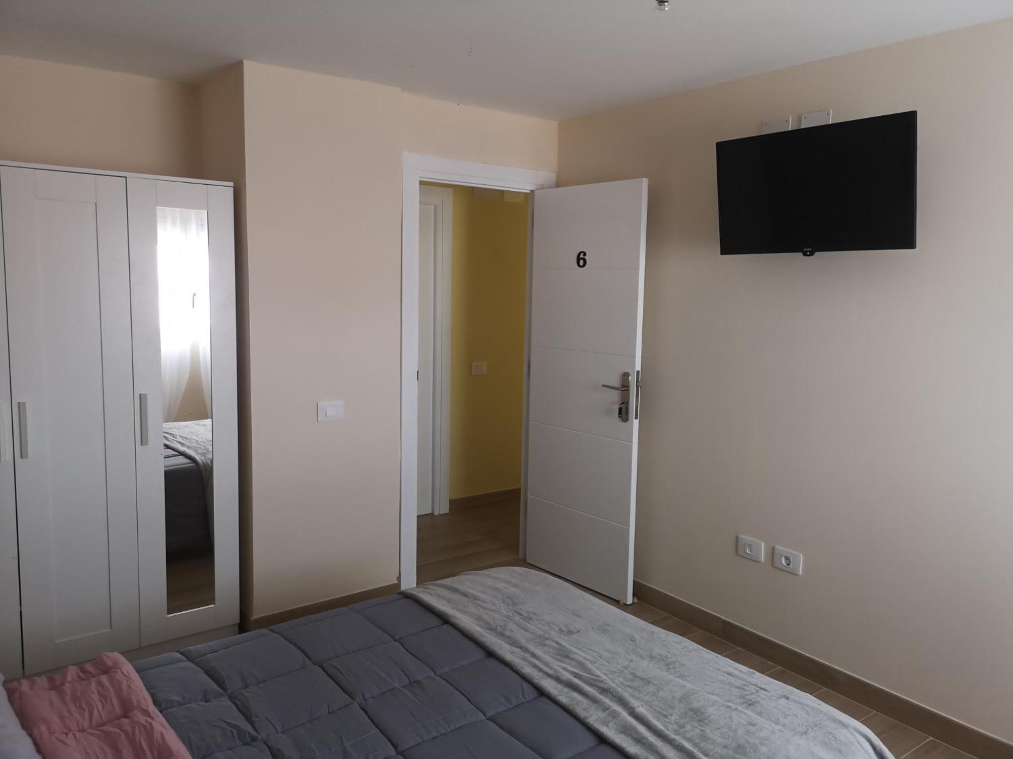 Hostal Mari En La Laguna, Alquiler Habitacion Privada En Hostal, 6 Habitaciones Cerca De La Universidad Y Aeropuerto Norte, 3 Banos Compartidos La Laguna  Exterior foto